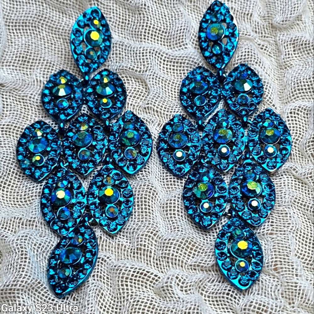 Rhinestone Sparkly Dangle Earrings pierced excellent condition